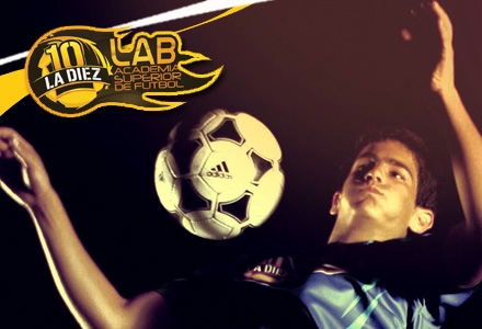 [Imagen:¡Paga $20 en lugar de $95 por un mes de clases de fútbol + matrícula en La DIEZ!]