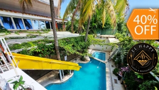 [Image: Day Pass en La Ciudad Para 2: 2 Almuerzos + 2 Cafés + 2 Postres + Piscina + Jacuzzi + Hamacas + Uso de Instalacionesm]
