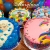 [Image: ¡Paga $25 en Lugar de $52.50 por Pastel Redondo de 40 Porciones con Relleno Premium + Decoración con Fotografía o Imagen Impresa en Papel de Arroz + 6 Cupcakes Personalizados!m]