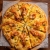 [Image: ¡Paga Q99 en Lugar de Q210 por Menú Gourmet para 2 con Pizza Artesanal de Especialidad a Elección o 2 Hamburguesas Gourmet + 2 Bebidas Naturales!m]