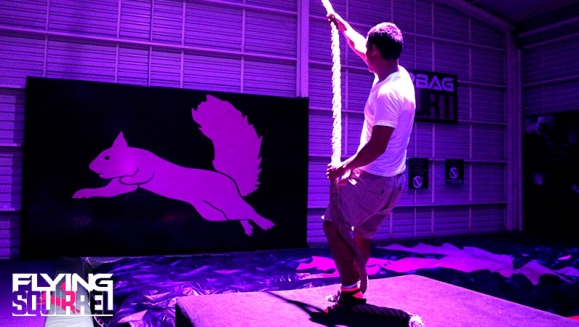 [Image: ¡Paga Q95 en lugar de Q306 por Paquete Súper Flying que Incluye : All You Can Jump en todas sus Atracciones: Freestyle Court, Dunk Hoops, Slackline, Dodgeball Court, Neon Lights, Foam Pits y Rope Swing + 1 Pizza Personal + 1 Botella de Agua Pura!m]
