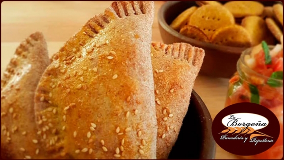 [Image: ¡Paga Q59 en lugar de Q116 por 2 Magdalenas Artesanales + 8 Empanadas de Pollo!m]