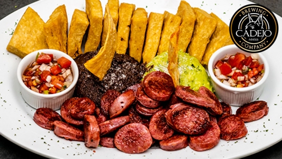 [Image: ¡Paga Q85 en lugar de Q174 por Picada de 1 Libra de Chorizo Argentino para 2 Personas + 2 Cervezas Artesanales de 12 oz!m]