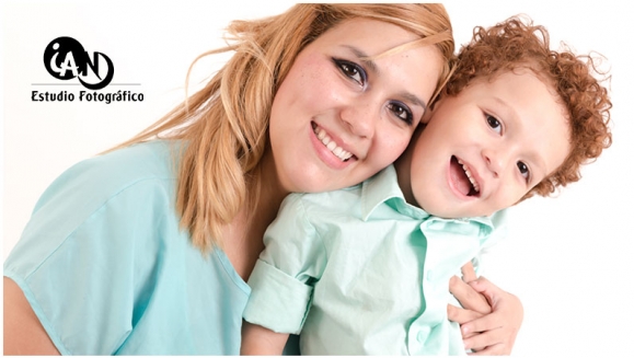 [Image: ¡Paga $20 en Lugar de $50 por Sesión Fotográfica Profesional de 45 Minutos en Estudio hasta para 5 Personas + 25 Fotografías Editadas en Formato Digital!m]