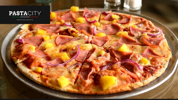 [Image: ¡Paga $15 en Lugar de $30.30 por 2 Pizzas Personales a Elección entre Hawaiana, Diávola, Margarita, Vegetariana, o Funghi + 1 Orden de Pan de Ajo con Queso Gratinado + 1 Tabla de Patatas con Salsa Barbacoa, Arrabiata y Mostaza Miel + 2 Bebidas!m]