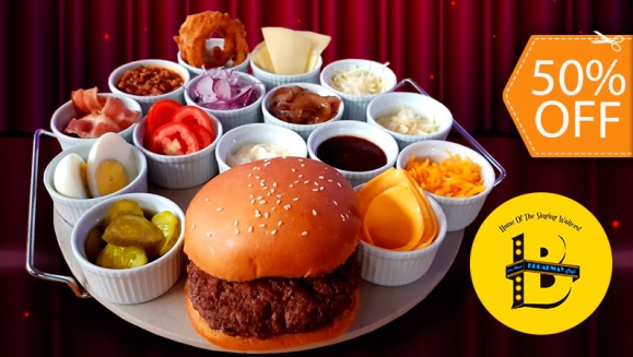 [Image: ¡Paga $15.50 en Lugar de $31 por 2 Hamburguesas de Ingredientes a Elección + 2 Sodas con Refill + Teatro Musical en Vivo!m]