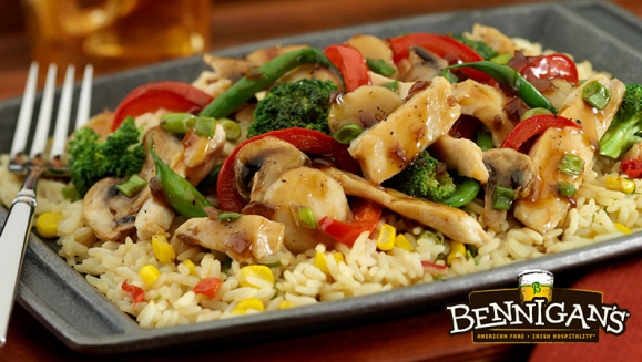 [Image: ¡Paga $17 en Vez de $30.95 por Menú para 2 Personas: 1 Entrada de Torre de Aros de Cebolla + 2 Platos a Elección entre Cheeseburger Bites, Buffalo Chicken Sandwich, Kilkenny´s Chicken Wrap o Chicken Stir Fry + 2 Sodas o Tés Helados con Refill!m]