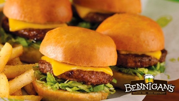 [Image: ¡Paga $17 en Vez de $30.95 por Menú para 2 Personas: 1 Entrada de Torre de Aros de Cebolla + 2 Platos a Elección entre Cheeseburger Bites, Buffalo Chicken Sandwich, Kilkenny´s Chicken Wrap o Chicken Stir Fry + 2 Sodas o Tés Helados con Refill!m]