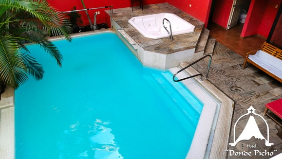 [Image: ¡Paga Q699 en Lugar de Q1,500 por Estadía Romántica que Incluye: 1 Noche en Junior Suite o Suite + Decoración con Velas y Rosas + Botella de Vino + Chocolates + 2 Desayunos + Uso de Piscina, Jacuzzi y Más!m]