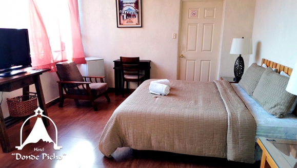 [Image: ¡Paga Q699 en Lugar de Q1,500 por Estadía Romántica que Incluye: 1 Noche en Junior Suite o Suite + Decoración con Velas y Rosas + Botella de Vino + Chocolates + 2 Desayunos + Uso de Piscina, Jacuzzi y Más!m]