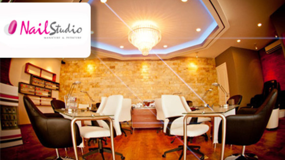 [Image: ¡Paga $13 en lugar de $46 por un set de uñas acrílicas (French o natural) marca OPI + pedicure express + pintura permanente en uñas acrílicas o pies en Nail Studio!m]