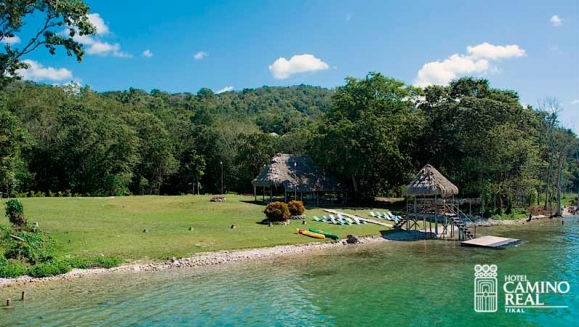 [Image: ¡Paga Q854 en Lugar de Q1,536 por Estadía de 1 Noche para 2 Adultos y 2 Niños + Paseo en Barco en el Lago Petén Itzá + Caminada Guiada al Biotopo de Cerro Cahí + Baño Sauna Maya Temascal + Uso de Kayaks + Juegos de Mesa y de Playa y Más!m]
