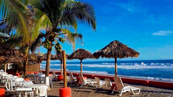 [Image: ¡Paga $55 en Lugar de $149 por Estadía de 1 Noche para 4 Personas en Bungalow Junior!m]