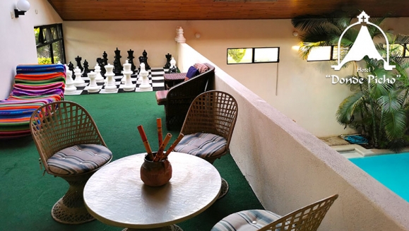 [Image: ¡Paga Q699 en lugar de Q1,500 por Estadía Romántica que Incluye: 1 Noche en Junior Suite o Suite + Decoración con Velas y Rosas + Botella de Vino + Chocolates + 2 Desayunos + Uso de Piscina, Jacuzzi y Más!m]