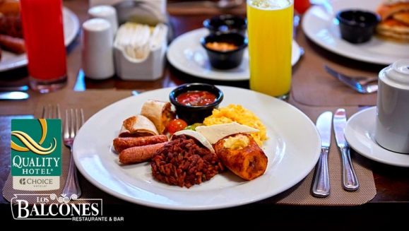 [Image: ¡Paga $73.75 en Lugar de $147.50 por Estadía de 1 Noche para 2 Adultos + 2 Desayunos Buffet!m]