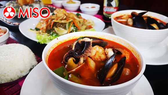 [Image: ¡Paga Q169 en lugar de Q356 por Menú “Sea Food Lover” para 2 con: 2 Sopas de Mariscos (Camarones, Pulpo, Calamar y Almejas) + 1 Tempura Roll Sushi + 1 Japchae de Camarón (Fideos de Camote) + 2 Cervezas o 2 Bebidas Naturales + 2 Lattes Coreanos!m]