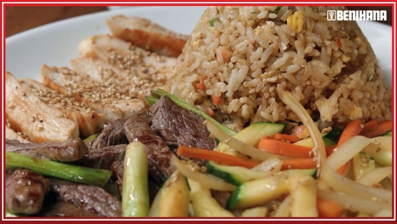 [Image: ¡A Domicilio o Para Llevar! ¡Paga $24. 95 en vez de $62.72 por Banquete para 4: 1 Spicy Chicken + 1 Lemon Chicken + 1 Teriyaki Steak + 1 Hibachi Chicken + 4 Porciones de Arroz Frito con Vegetales + 4 Limonadas!m]