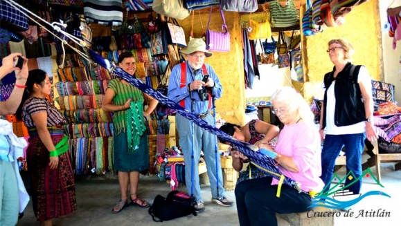 [Imagen:¡Paga Q261 en lugar de Q450 por Tour Guiado para 1 Persona en El Crucero de Atitlán: Recorrido en el Lago + Visita a San Antonio Palopó y San Juan La Laguna + Almuerzo a La Carta!]