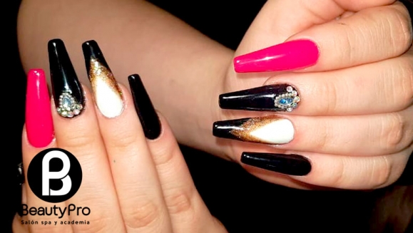[Image: ¡Paga Q99 en lugar de Q399 por Set de Uñas “Gel Up” de Forma a Elección entre Cuadrada, Almendra o Coffin + Aplicación de Esmalte Permanente Gelish + Decoración en 2 Uñas!m]