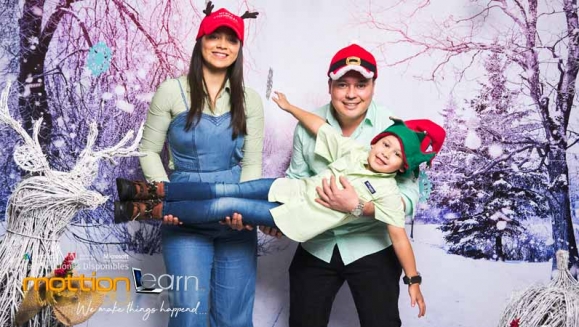 [Image: ¡Paga Q198 en lugar de Q450 por Sesión Fotográfica para hasta 6 Personas en 2 Sets Navideños + 12 Fotografías Digitales + 6 Impresiones Fotográficas de 5x7!m]
