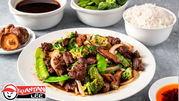 [Image: ¡Paga Q89 en Lugar de Q150 por Combo Familiar de Comida China con: Bowl de Pollo Agridulce o Lomito con Hongos + Arroz Frito o Chao Mein a Elección entre Pollo, Res, Cerdo, Camarón, Mixto u Hongo Shiitake + 5 Wantanes de Res!m]