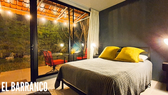 [Image: ¡Paga Q930 en Lugar de Q1,550 por 1 Noche Romántica para 2 en Cabaña a Elección con Decoración + 2 Cenas en Deck Privado + 2 Desayunos + 2 Cócteles de Bienvenida!m]