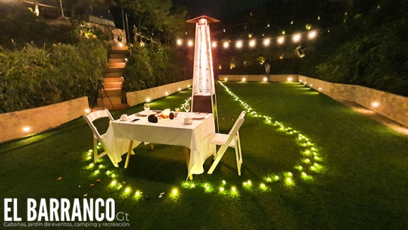 [Image: ¡Paga Q930 en Lugar de Q1,550 por 1 Noche Romántica para 2 en Cabaña a Elección con Decoración + 2 Cenas en Deck Privado + 2 Desayunos + 2 Cócteles de Bienvenida!m]
