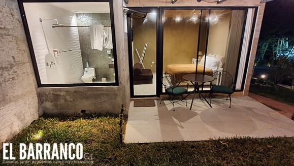 [Image: ¡Celebra el amor como se debe! ¡Paga Q199 en Lugar de Q350 por 3 Horas de Alojamiento en Cabaña Temática a Elección + 2 Bebidas Calientes!m]
