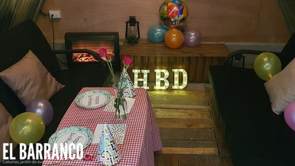 [Image: ¡Celebra el amor como se debe! ¡Paga Q199 en Lugar de Q350 por 3 Horas de Alojamiento en Cabaña Temática a Elección + 2 Bebidas Calientes!m]