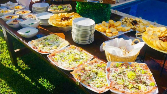 [Image: ¡Paga Q1,289 en Lugar de Q2,349 por Almuerzo o Cena Romántica con Chef Privado Profesional a Domicilio: Entrada + 2 Platos Fuertes + 2 Postres + 1 Botella de Vino Espumante + Decoración Especial con Velas y Flores!m]