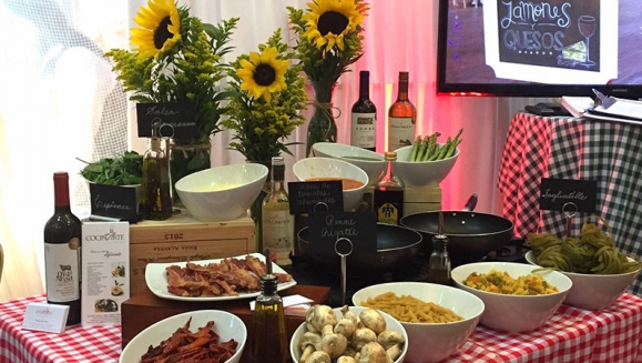 [Image: ¡Paga Q1,289 en Lugar de Q2,349 por Almuerzo o Cena Romántica con Chef Privado Profesional a Domicilio: Entrada + 2 Platos Fuertes + 2 Postres + 1 Botella de Vino Espumante + Decoración Especial con Velas y Flores!m]