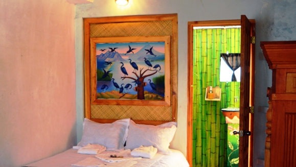 [Image: ¡Paga Q499 en Lugar de Q878 por Estadía de 3 Días y 2 Noches para 2 Adultos en el Lago de Atitlán: Habitación Doble + 4 Desayunos + Uso Ilimitado de Kayaks + Impuestos Incluidos!m]