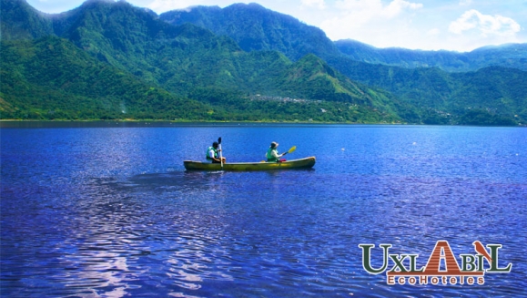 [Imagen:¡Paga Q499 en Lugar de Q878 por Estadía de 3 Días y 2 Noches para 2 Adultos en el Lago de Atitlán: Habitación Doble + 4 Desayunos + Uso Ilimitado de Kayaks + Impuestos Incluidos!]