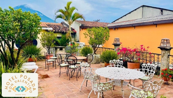 [Image: ¡Paga Q299 en lugar de Q550 por Estadía Familiar para 6 Personas en Habitación Triple + Café o Té Ilimitado + Pan Dulce de Bienvenida + Uso de Instalaciones + Impuestos Incluidos!m]