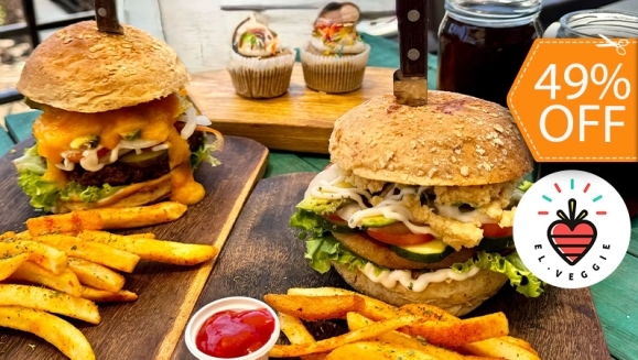 [Image: ¡Paga $11 en Lugar de $21.48 por 2 Hamburguesas Veganas a Elección: Burger de la Casa, Falafel o Pumpkin + 2 Órdenes de Papas Fritas + 2 Tés Helados + 2 Cupcakes!m]