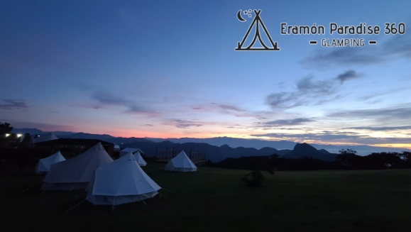 [Image: ¡Duerme Bajo Las Estrellas! ¡Paga $73.50 en Lugar de $165 por Glamping para hasta 3 Adultos: 1 Noche en Carpa de Lujo (16 m2) + Desayunos + Guía turístico + Acceso a Los Miradores y a Toda La Propiedad!m]