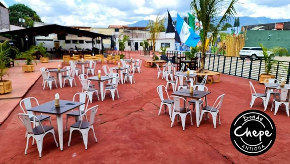 [Image: ¡Paga Q139 en Lugar de Q330 por Parrillada para 2 que Incluye: 2 Piezas de Puyazo + 2 Piezas de Pollo + 2 Chorizos + 1 Ensalada de La Casa + 2 Purés de Papas + 1 Pichel de Horchata o Jamaica!m]