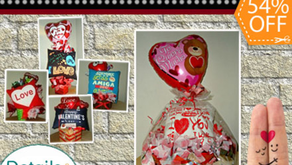 [Image: ¡Paga $16 en lugar de $35 por Arreglo Especial de San Valentín de Cojín Sweet en Details &amp; Souvenirs!m]