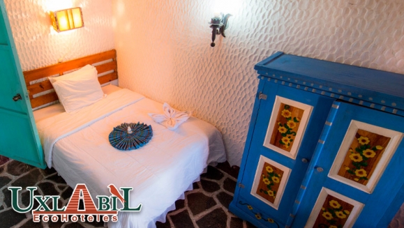 [Image: ¡Año Nuevo en el Lago de Atitlán! ¡Paga Q1,199 en lugar de Q2,100 por Pre-Venta de Estadía de 3 Días y 2 Noches para 2 Personas: Habitación Doble + 4 Desayunos + Tour Cultural en San Juan La Laguna + Uso Ilimitado de Kayaks!m]