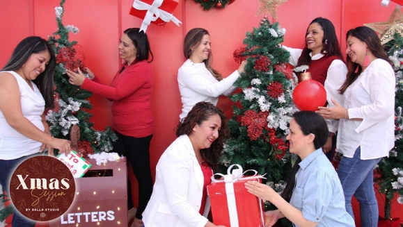 [Image: ¡Paga Q199 en Lugar de Q475 por Sesión Fotográfica Navideña hasta para 6 Personas + 6 Fotografías Digitales + 4 Fotografías Impresas + Props Navideños!m]