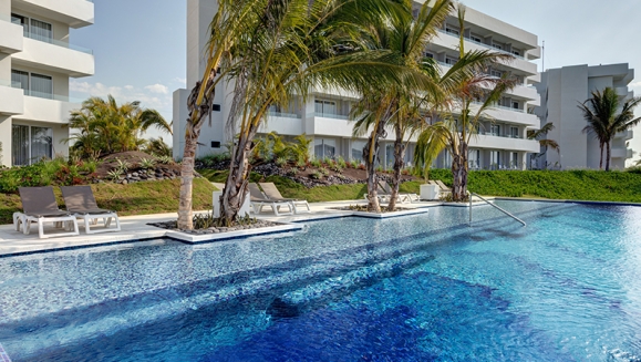 [Image: ¡Paga Q525 en Lugar de Q720 por DayPass en Oceana Resort que Incluye: Desayuno y Almuerzo Buffet + Snacks Mañana y Tarde + Bebidas Ilimitadas Alcohólicas y No Alcohólicas!m]
