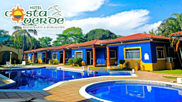 [Image: ¡Paga Q99 en Lugar de Q323 por Day Pass para 2 Personas + Orden de Alitas para Compartir + 2 Gaseosas + Uso de Piscinas!m]