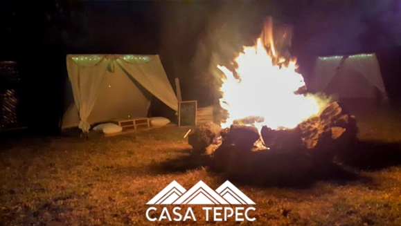 [Image: ¡Paga Q599 en lugar de Q1,200 por Estadía Romántica que Incluye: 1 Noche para 2 Personas + 2 Cenas de Churrasquitos + 2 Desayunos Típicos + 1 Botella de Vino + Uso de Teepe y Fogata!m]