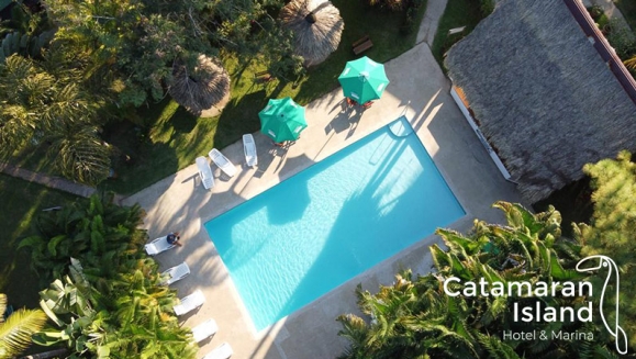 [Imagen:¡Una Noche en El Caribe Guatemalteco! ¡Paga Q629 en Lugar de Q1,047 por Estadía para 2 Personas en Bungalow Privado + Traslados en Lancha + Parqueo + Impuestos en Catamaran Island Hotel!]