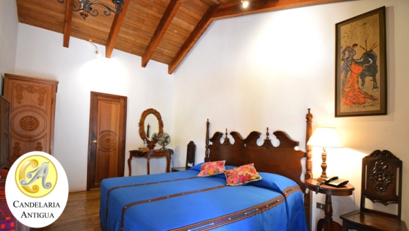 [Image: ¡Agosto en Antigua! ¡Paga $60 en Lugar de $125 por Estadía Romántica en Habitación con Cama Queen o King + 2 Desayunos Típicos o Americanos + 2 Copas de Vino + Bombones de Chocolate + Impuestos Incluidos!m]