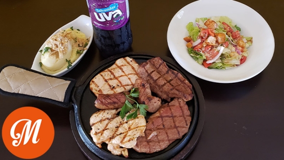 [Imagen:¡Paga Q179 en Lugar de Q345 por Exquisita Parrillada para 2 con: ½ Libra de Puyazo + ½ Libra de Pechuga de Pollo + ½ Libra de Chorizo Argentino + 2 Purés de Papas + 1 Ensalada de La Casa + Entrada + Bebidas!]