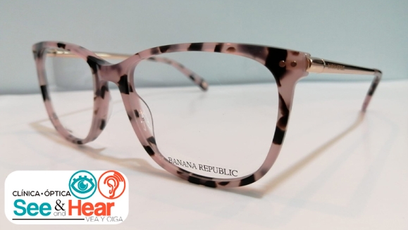 [Image: ¡Paga $110 en Lugar de $290 por Aro Banana Republic o Liz Claiborne + Lentes Blauk de Akkurat (Filtro para Luz Azul-Violeta de Dispositivos Electrónicos) + Examen Visual + Paño de Limpieza y Estuche + Examen de Audiometría!m]