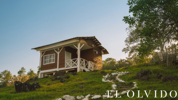 [Image: ¡Paga Q699 en Lugar de Q1,500 por Estadía de 1 Noche para 2 Personas en Cabaña + 2 Desayunos + 2 Almuerzos + 2 Cenas + Uso de Instalaciones y Actividades de Montaña: Tour a La Piedra del Jardín, Ordeño, Pesca de Tilapia, Piscina Natural y Más!m]