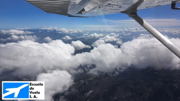 [Imagen:¡Paga Q3,540 en Lugar de Q7,080 por Curso Teórico de Piloto Aviador Privado Modalidad Presencial: Uso de Aeronaves de Instrucción, Simulador de Vuelo y Diploma del Curso Avalado por La Dirección General de Aeronáutica Civil DGAC!]