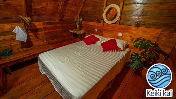 [Imagen:¡Paga Q549 en Vez de Q999 por Estadía  para 2 Personas en Cabaña Tipo Hawaii con Baño Privado o en Glamping con Baño Compartido + 2 Desayunos Continentales + 2 Cócteles de Bienvenida + Uso de Instalaciones: Tapetes de Playa, Piscina, Hamacas y Más!]